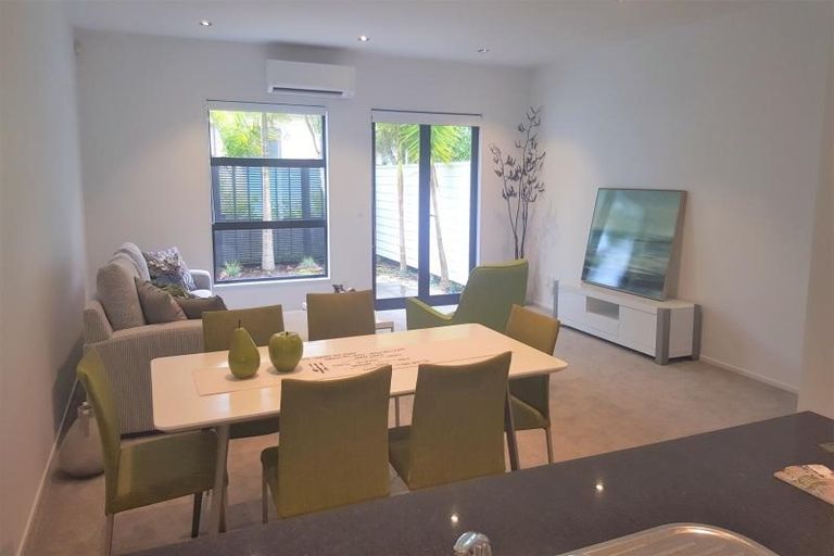 Photo of property in 3/40 Scarlet Oak Drive, Schnapper Rock, Auckland, 0632