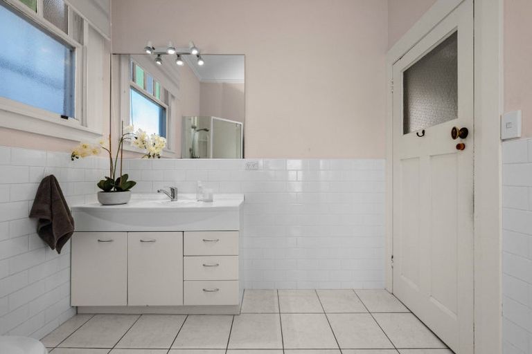 Photo of property in 16 Lighthouse Road, Bluff Hill, Napier, 4110