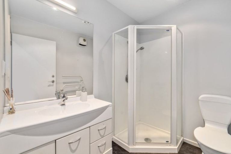 Photo of property in 2/450 Barbadoes Street, Edgeware, Christchurch, 8013