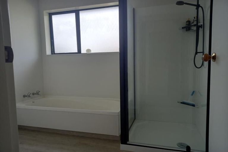 Photo of property in 2 Orsino Place, Stratford, 4332