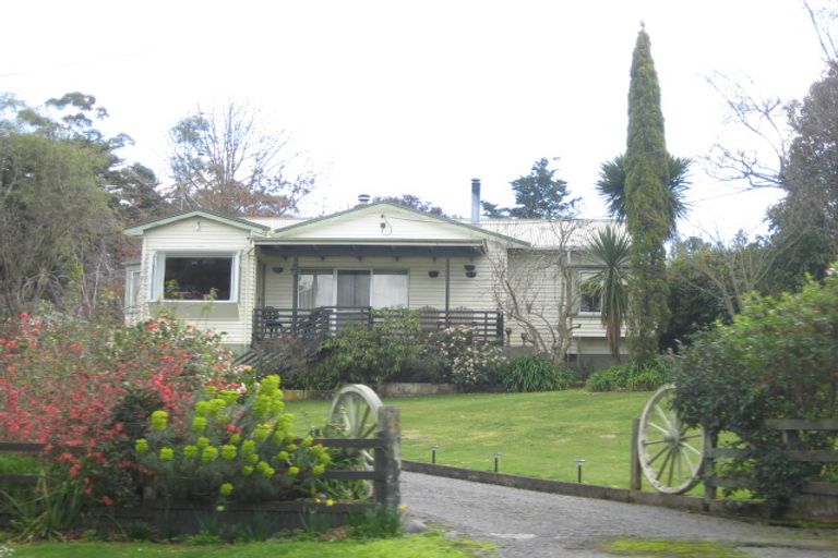 Photo of property in 12 Abbotsford Road, Waipawa, 4210