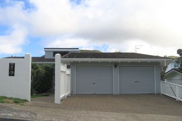 Photo of property in 46 Woodhouse Avenue, Karori, Wellington, 6012