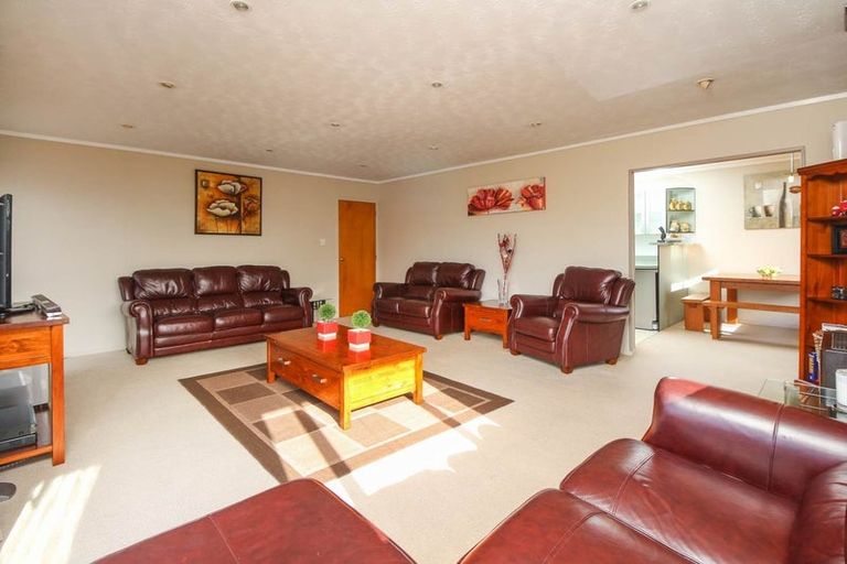 Photo of property in 1/21 Sunnyside Road, Sunnyvale, Auckland, 0612
