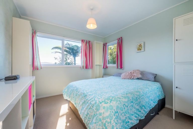 Photo of property in 7 Te Whiti Grove, Korokoro, Lower Hutt, 5012