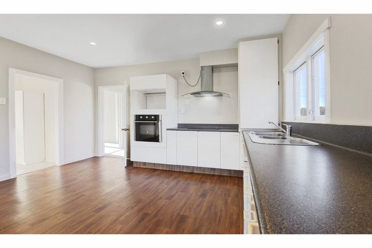 Photo of property in 5 Main North Road, Woodend, 7610