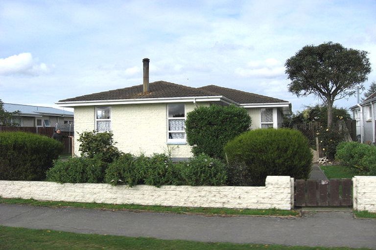 Photo of property in 137 Northcote Road, Northcote, Christchurch, 8052