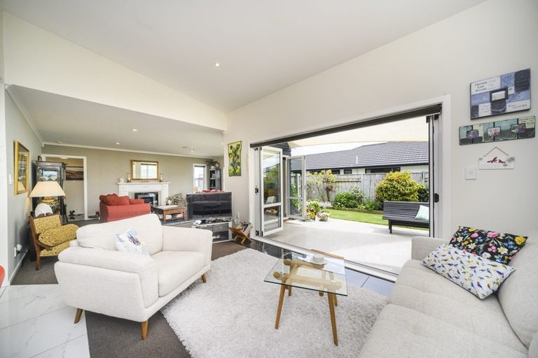 Photo of property in 20 Lorenzo Place, Kelvin Grove, Palmerston North, 4414