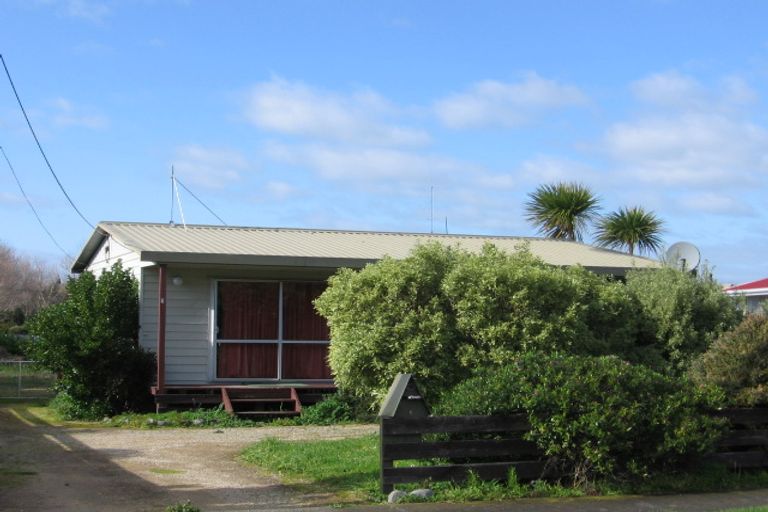 Photo of property in 1 Farrier Grove, Featherston, 5710