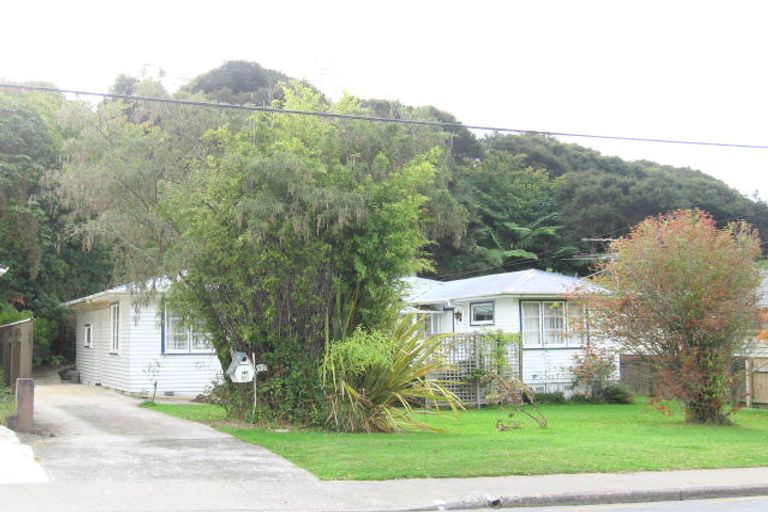 Photo of property in 16 Pinehaven Road, Pinehaven, Upper Hutt, 5019