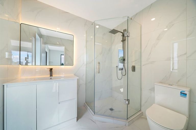Photo of property in 3c Cobham Crescent, Kelston, Auckland, 0602