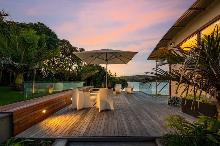 Photo of property in 360 Paremata Road, Whitby, Porirua, 5381