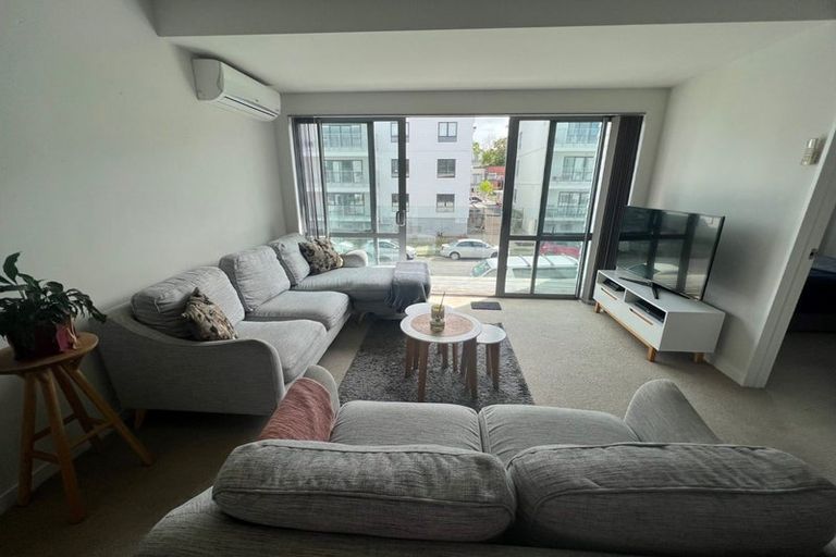 Photo of property in 1c/136 Stancombe Road, Flat Bush, Auckland, 2016