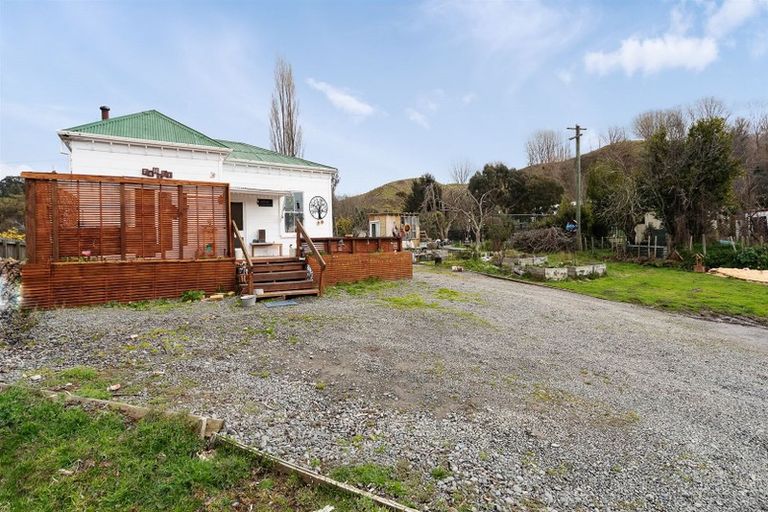 Photo of property in 29 Bruce Street, Hunterville, 4730