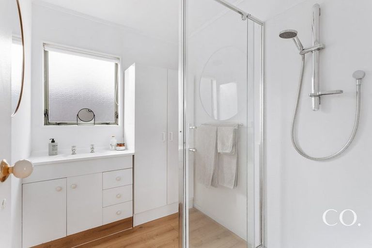 Photo of property in 21b Dingadee Street, Welcome Bay, Tauranga, 3112