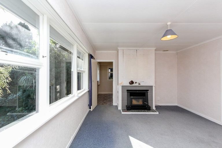 Photo of property in 9 Sardinha Place, Marfell, New Plymouth, 4310