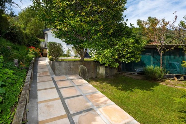 Photo of property in 81 Milton Terrace, Picton, 7220