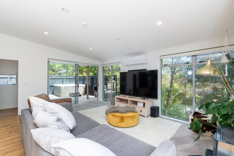 Photo of property in 32 Mount Marua Way, Timberlea, Upper Hutt, 5018