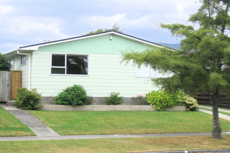 Photo of property in 98 California Drive, Totara Park, Upper Hutt, 5018