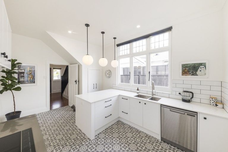 Photo of property in 15 Chaytor Street, West End, Palmerston North, 4410