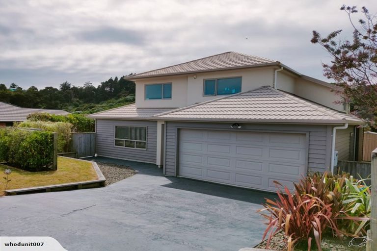 Photo of property in 6 Tararua Close, Aotea, Porirua, 5024