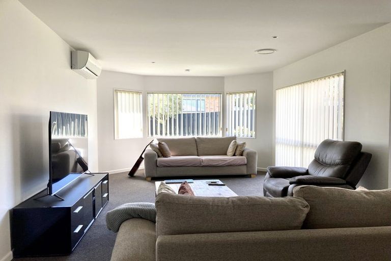 Photo of property in 41 Roy Maloney Drive, Henderson, Auckland, 0612