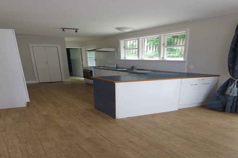 Photo of property in 39 Korau Grove, Stokes Valley, Lower Hutt, 5019