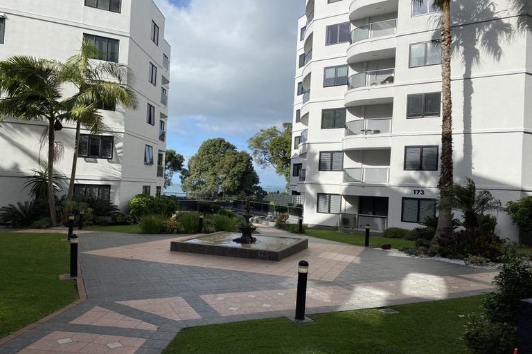 Photo of property in 2a/171 Hurstmere Road, Takapuna, Auckland, 0622
