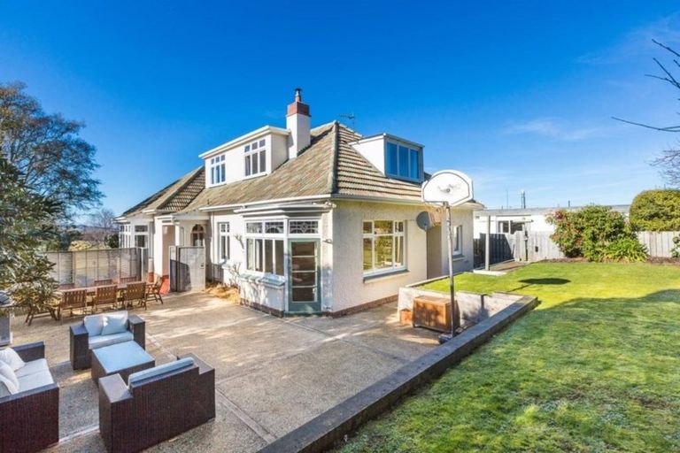 Photo of property in 16 Lawson Street, Roslyn, Dunedin, 9011