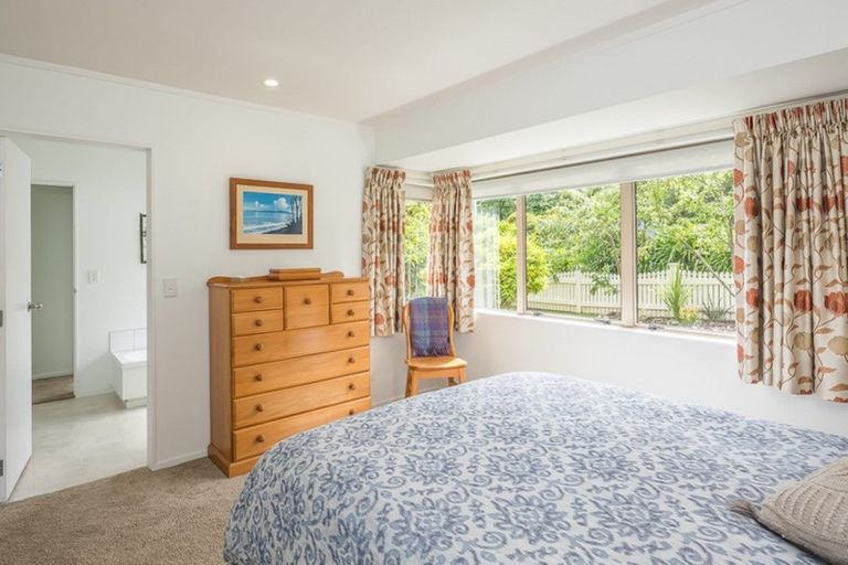 Photo of property in 4 Kaikomako Road, Waikanae, 5036