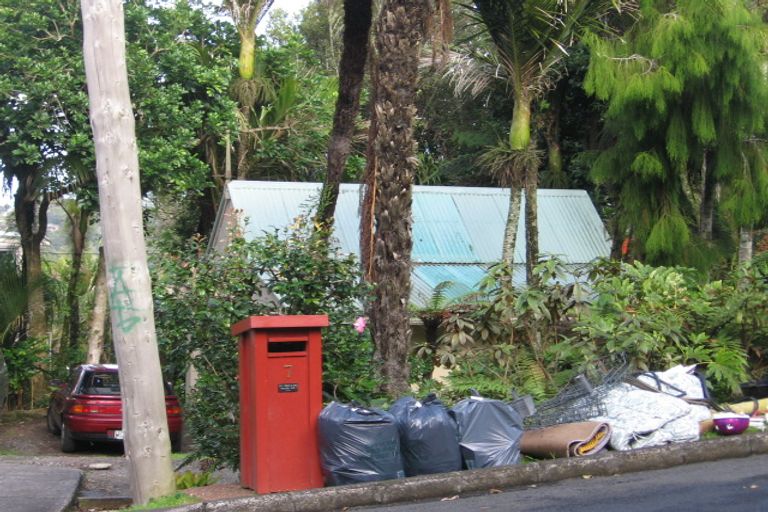 Photo of property in 7 Ngaio Road, Titirangi, Auckland, 0604