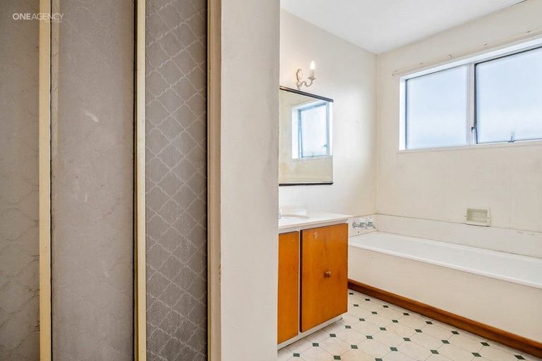 Photo of property in 2/11 Momorangi Crescent, Redwood, Christchurch, 8051