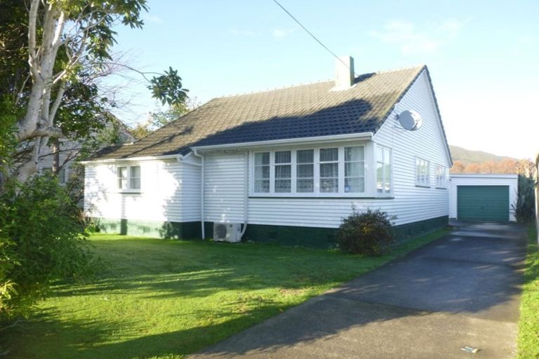 Photo of property in 70 Durham Crescent, Fairfield, Lower Hutt, 5011