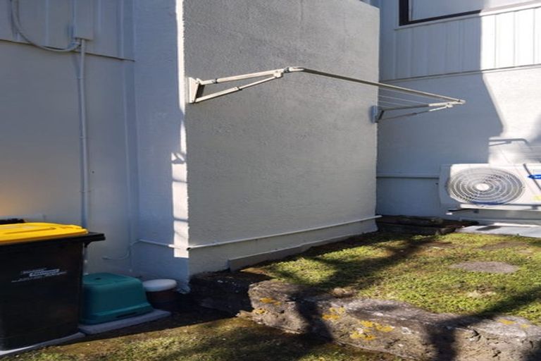 Photo of property in 19 Carluke Street, Paparangi, Wellington, 6037