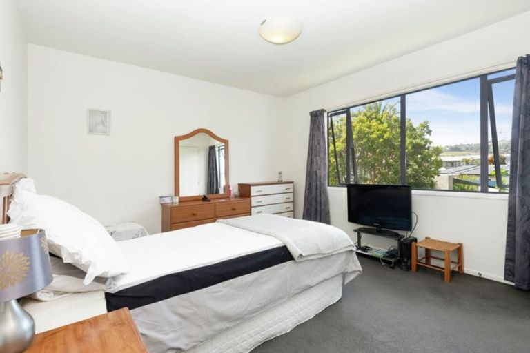 Photo of property in 2/2 Armoy Drive, East Tamaki, Auckland, 2016