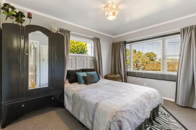 Photo of property in 2 Busing Avenue, Papakura, 2110