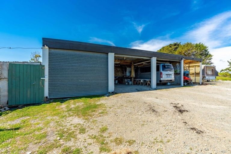 Photo of property in 18 Marohemo Road, Maungaturoto, 0583