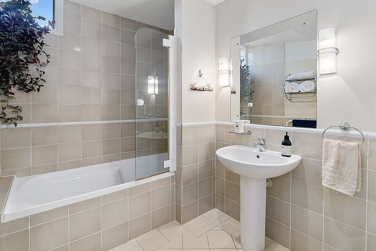 Photo of property in 44 Harbour Village Drive, Gulf Harbour, Whangaparaoa, 0930