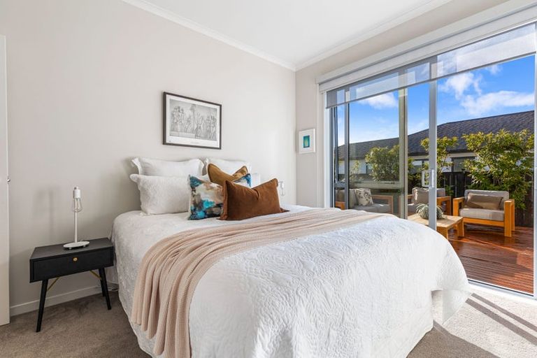 Photo of property in 14 Gilbransen Road, Kumeu, 0810