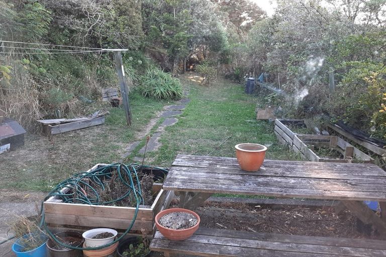 Photo of property in 37 Milne Terrace, Island Bay, Wellington, 6023