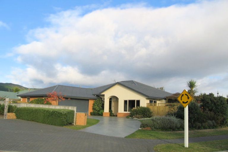 Photo of property in 2 Compass Court, Paraparaumu, 5032