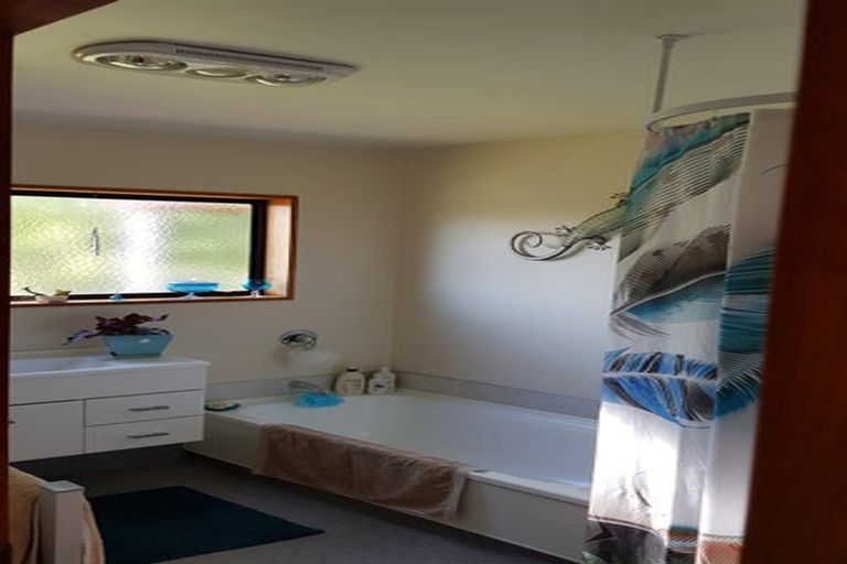 Photo of property in 28 Pohutukawa Drive, Athenree, Katikati, 3177