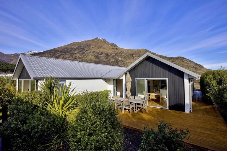 Photo of property in 3 Shipton Court, Lower Shotover, Queenstown, 9304