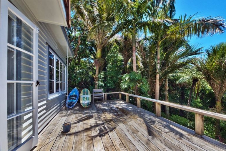 Photo of property in 17 Rayner Road, Piha, New Lynn, 0772