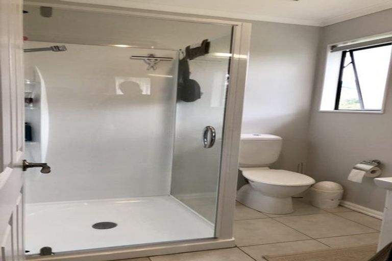 Photo of property in 9 Mcewen Crescent, Riverstone Terraces, Upper Hutt, 5018