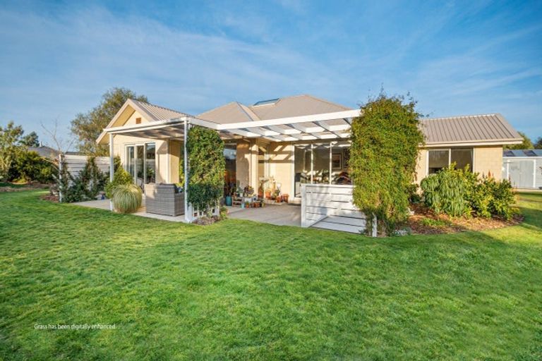 Photo of property in 14 Riverside Way, Amberley, 7410