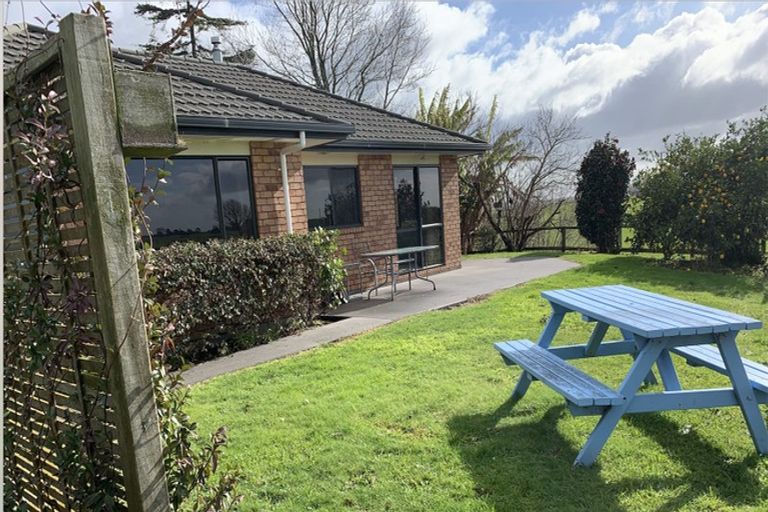 Photo of property in 81 Ohinepanea Road, Pukehina, Te Puke, 3186