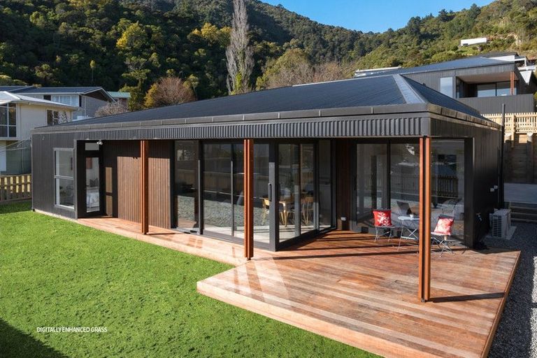 Photo of property in 12b Russell Street, Picton, 7220