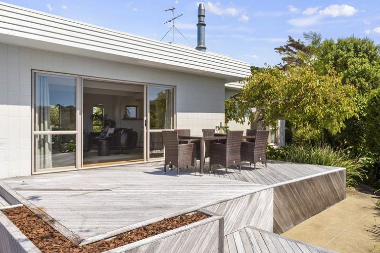 Photo of property in 825 Beach Road, Browns Bay, Auckland, 0630