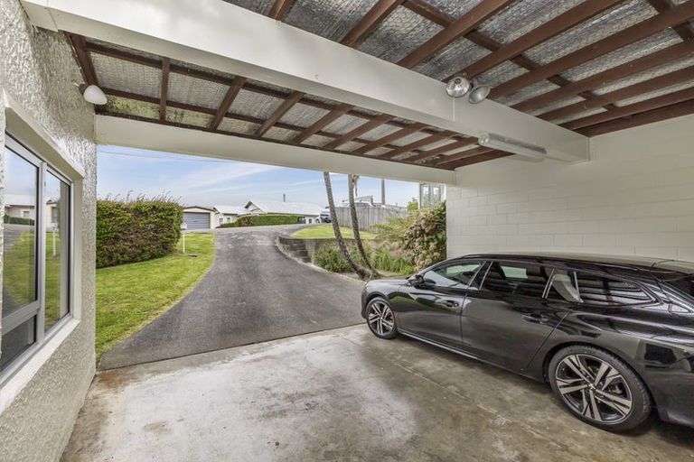 Photo of property in 5 Te Reinga View, Tawa, Wellington, 5028
