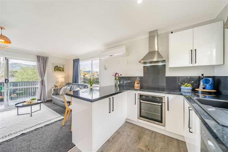 Photo of property in 7 Oaklands Grove, Clouston Park, Upper Hutt, 5018